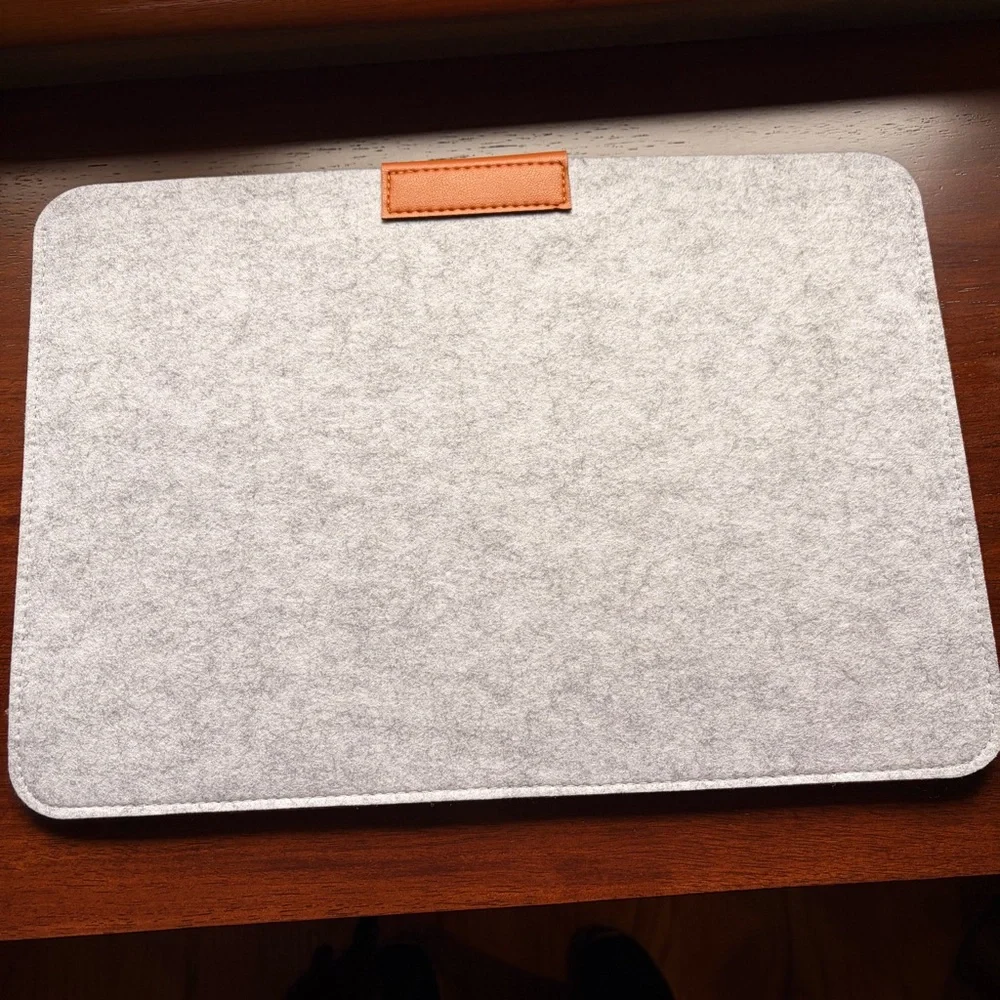 NWOT Universal Laptop + Tablet Sleeve Gray Felt /Brown Pleader Promotional Gift